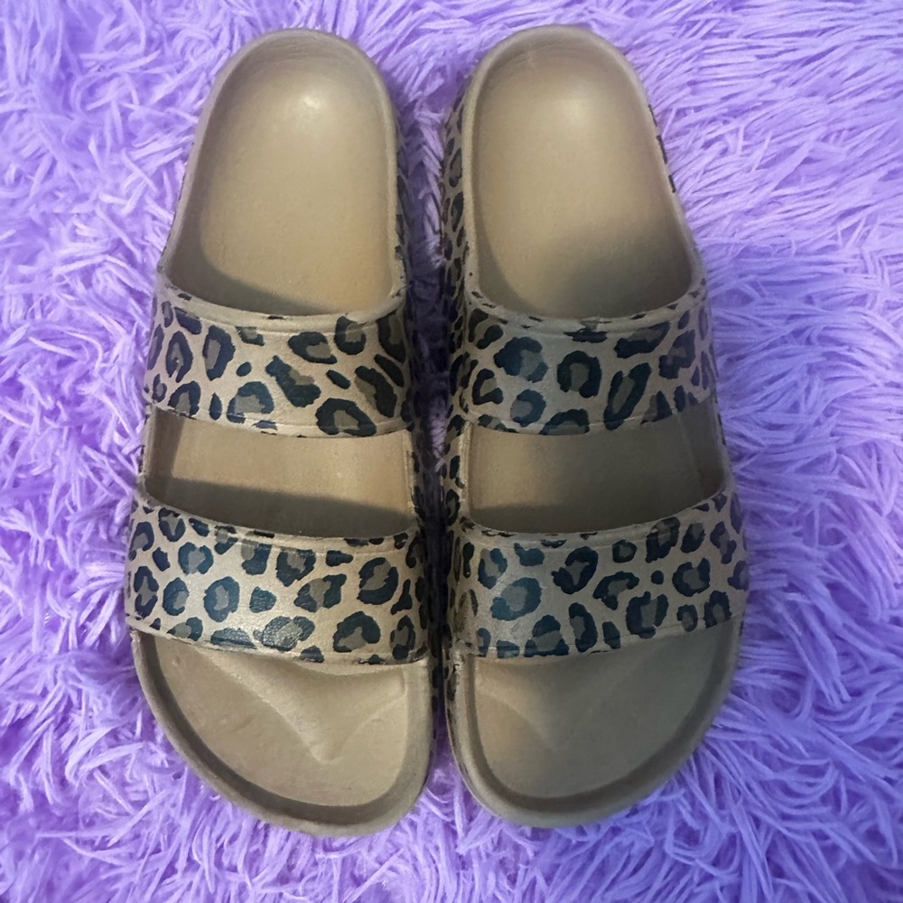 Girls Old Navy slides